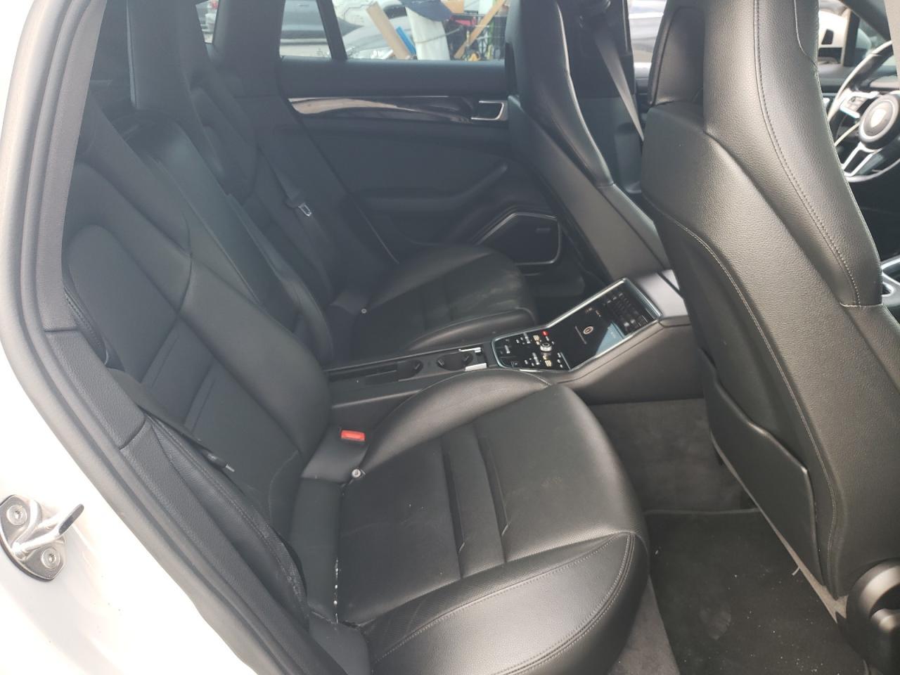 2018 PORSCHE Panamera