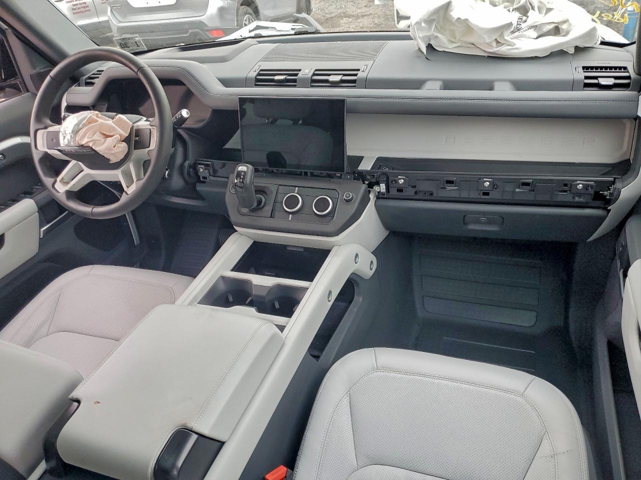 2025 LAND ROVER Defender