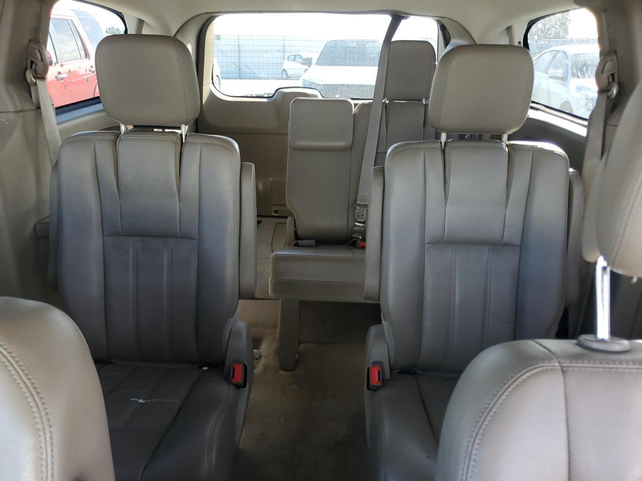 2012 CHRYSLER Town & Country