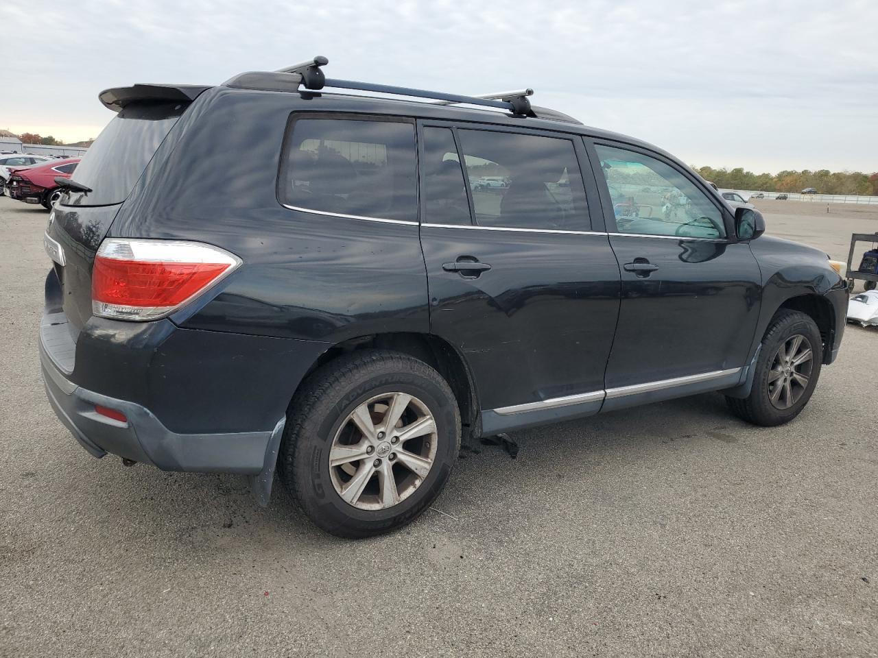 2011 TOYOTA HIGHLANDER