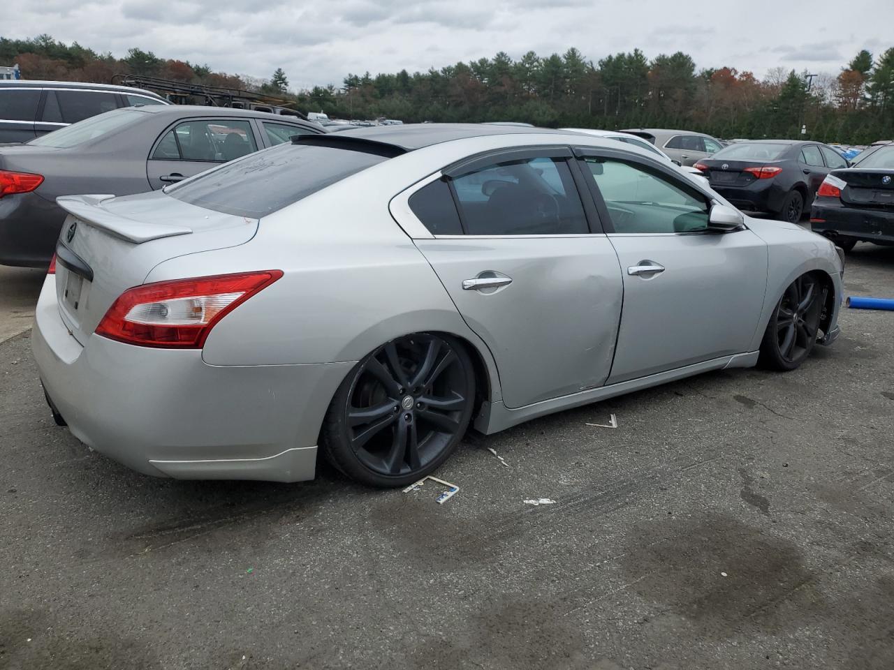 2010 NISSAN Maxima