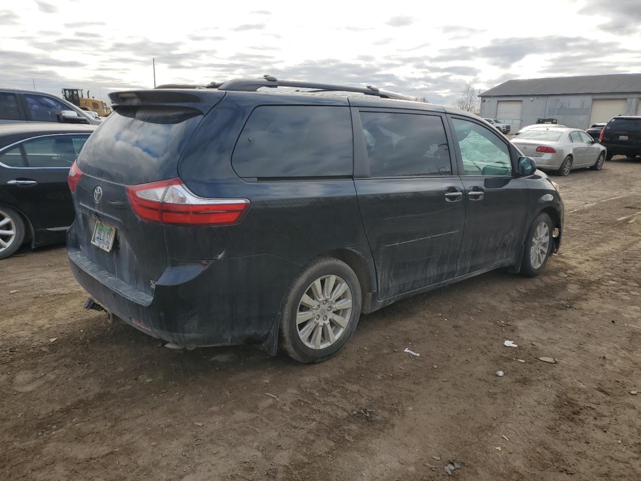 2015 TOYOTA SIENNA