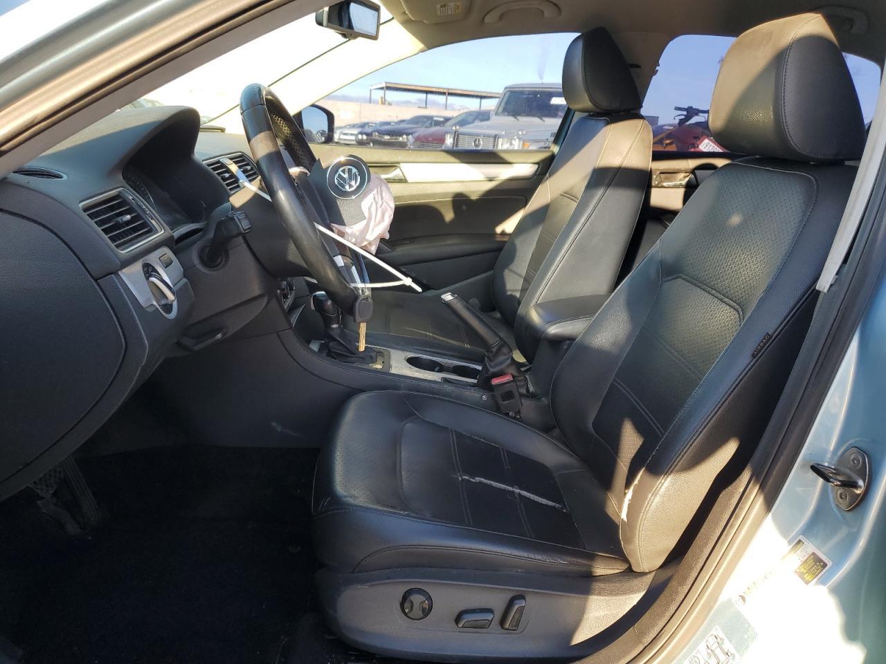 2013 VOLKSWAGEN Passat