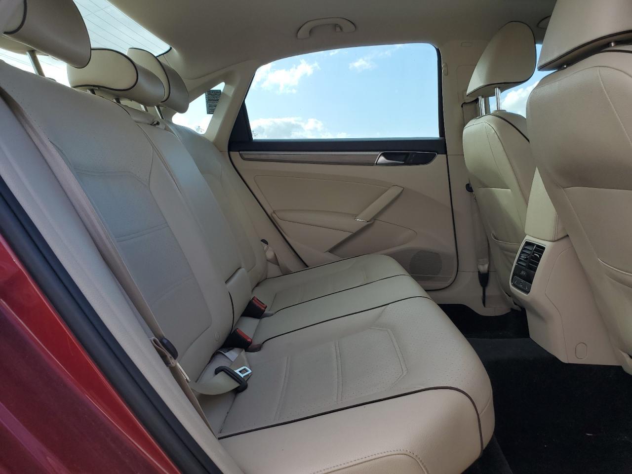 2016 VOLKSWAGEN Passat