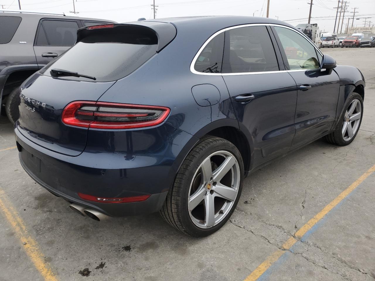 2016 PORSCHE Macan