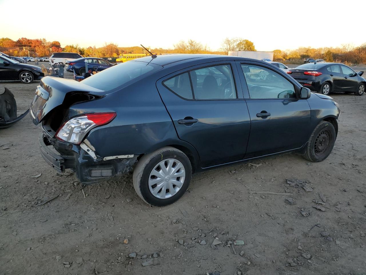 2015 NISSAN VERSA