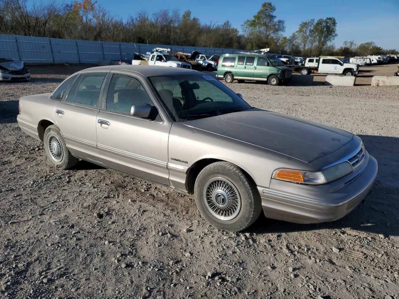 1995 FORD Crown Victoria