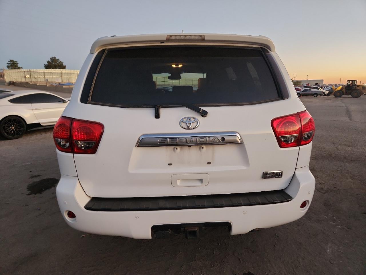 2015 TOYOTA Sequoia