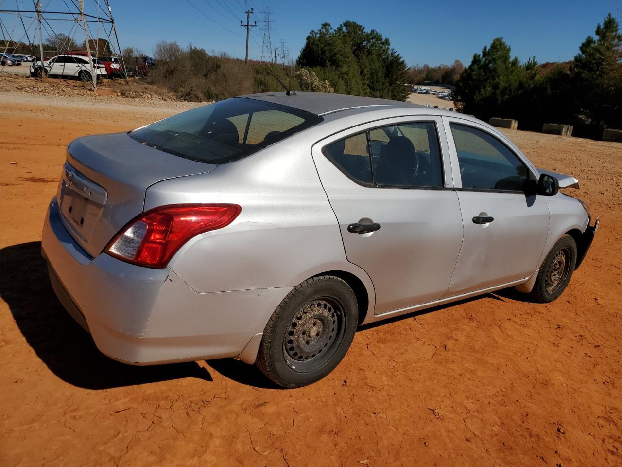 2015 NISSAN VERSA