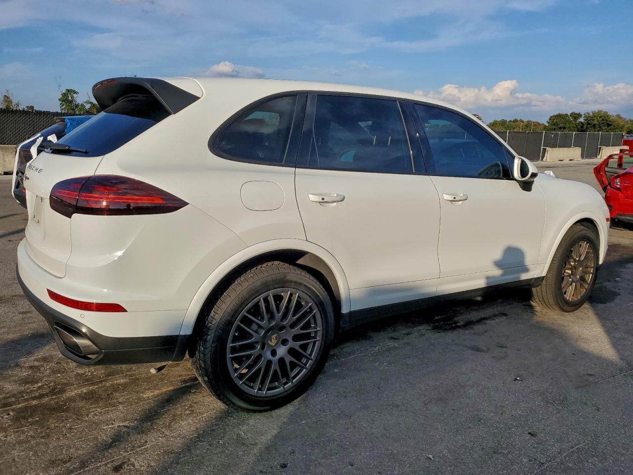 2017 PORSCHE CAYENNE