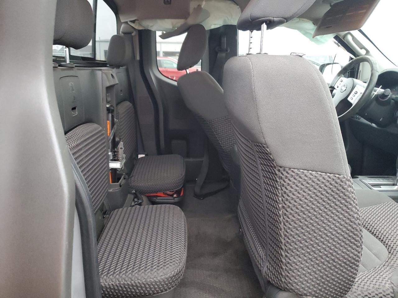 2015 NISSAN Frontier