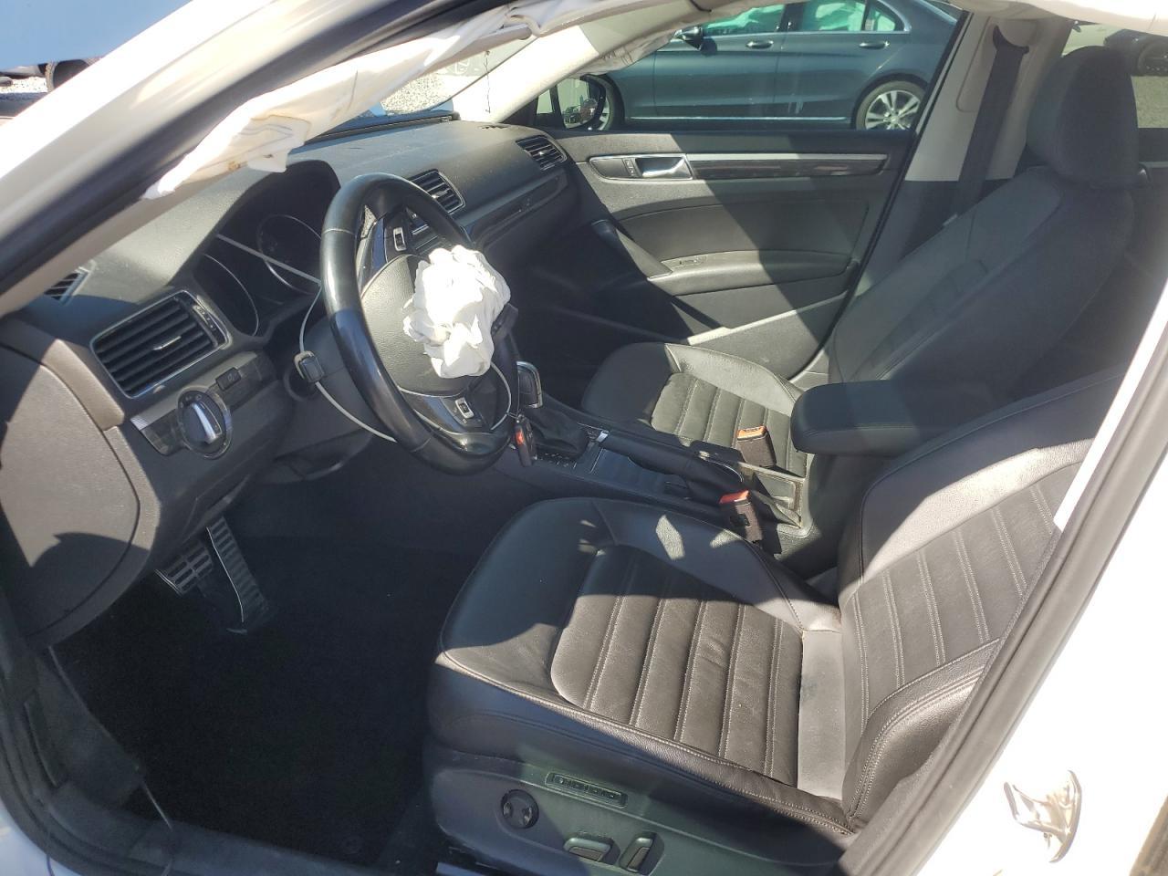 2018 VOLKSWAGEN Passat