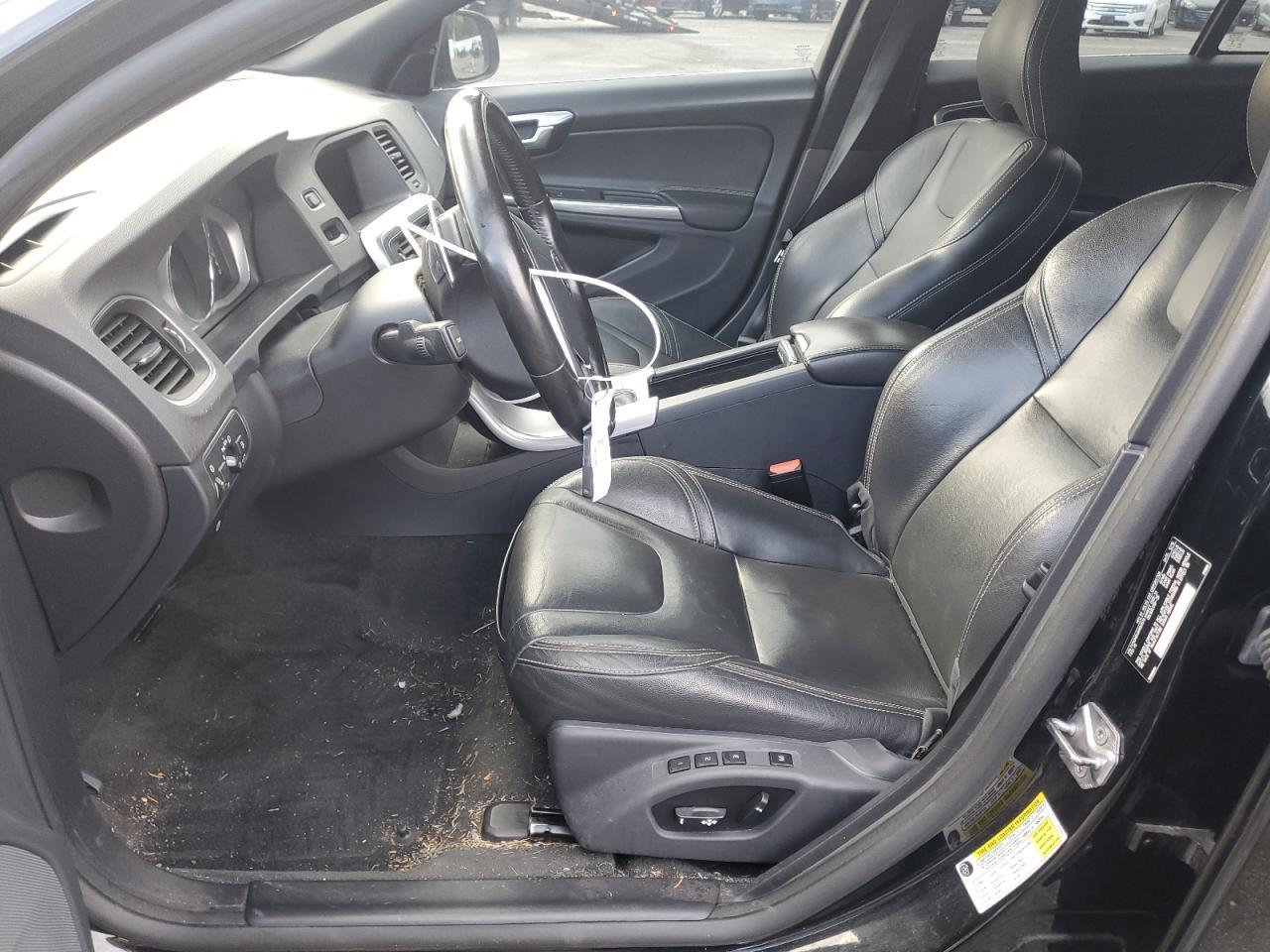 2017 VOLVO V60