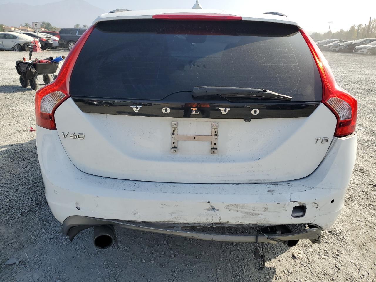 2018 VOLVO V60