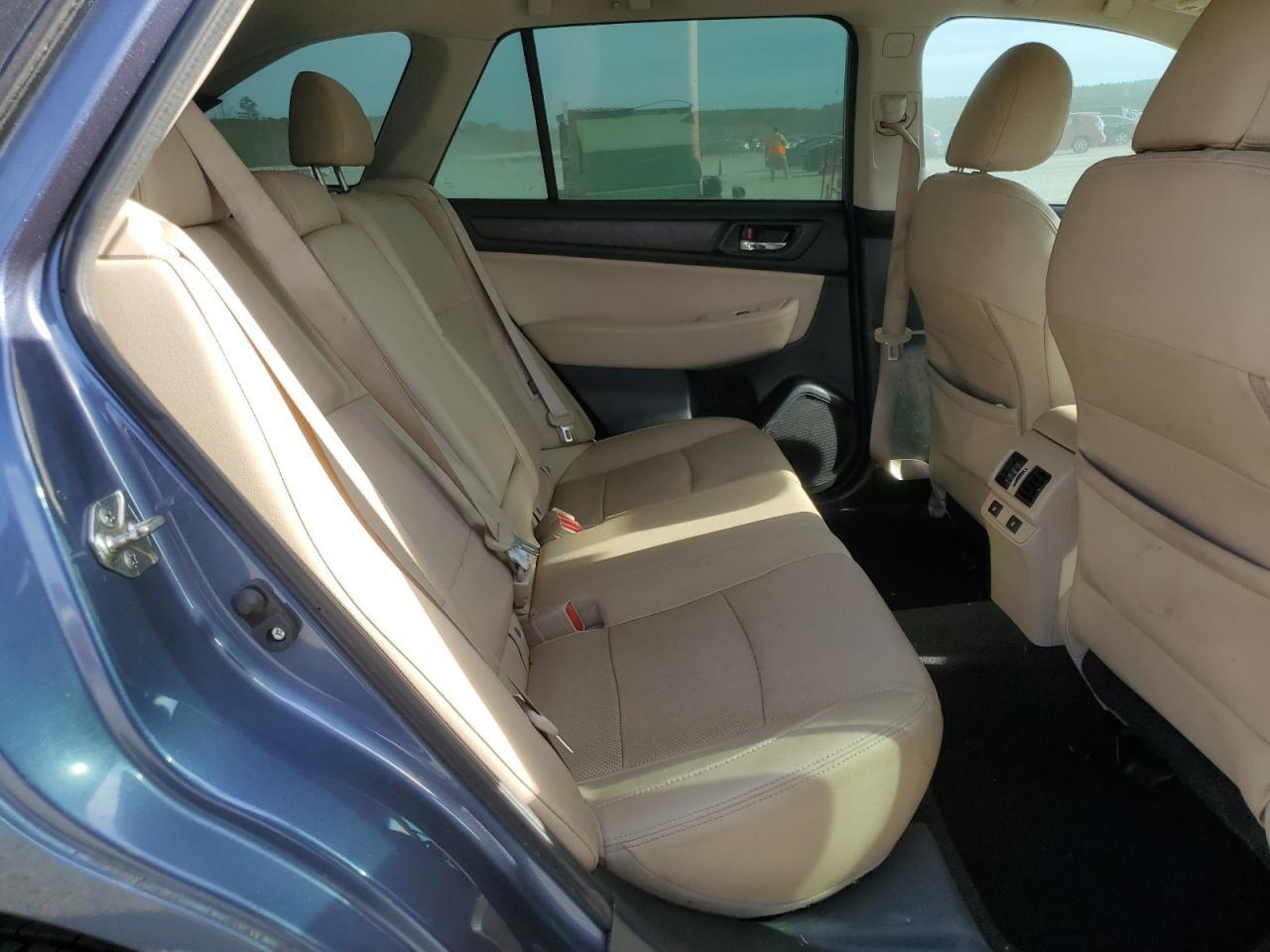 2016 SUBARU Outback