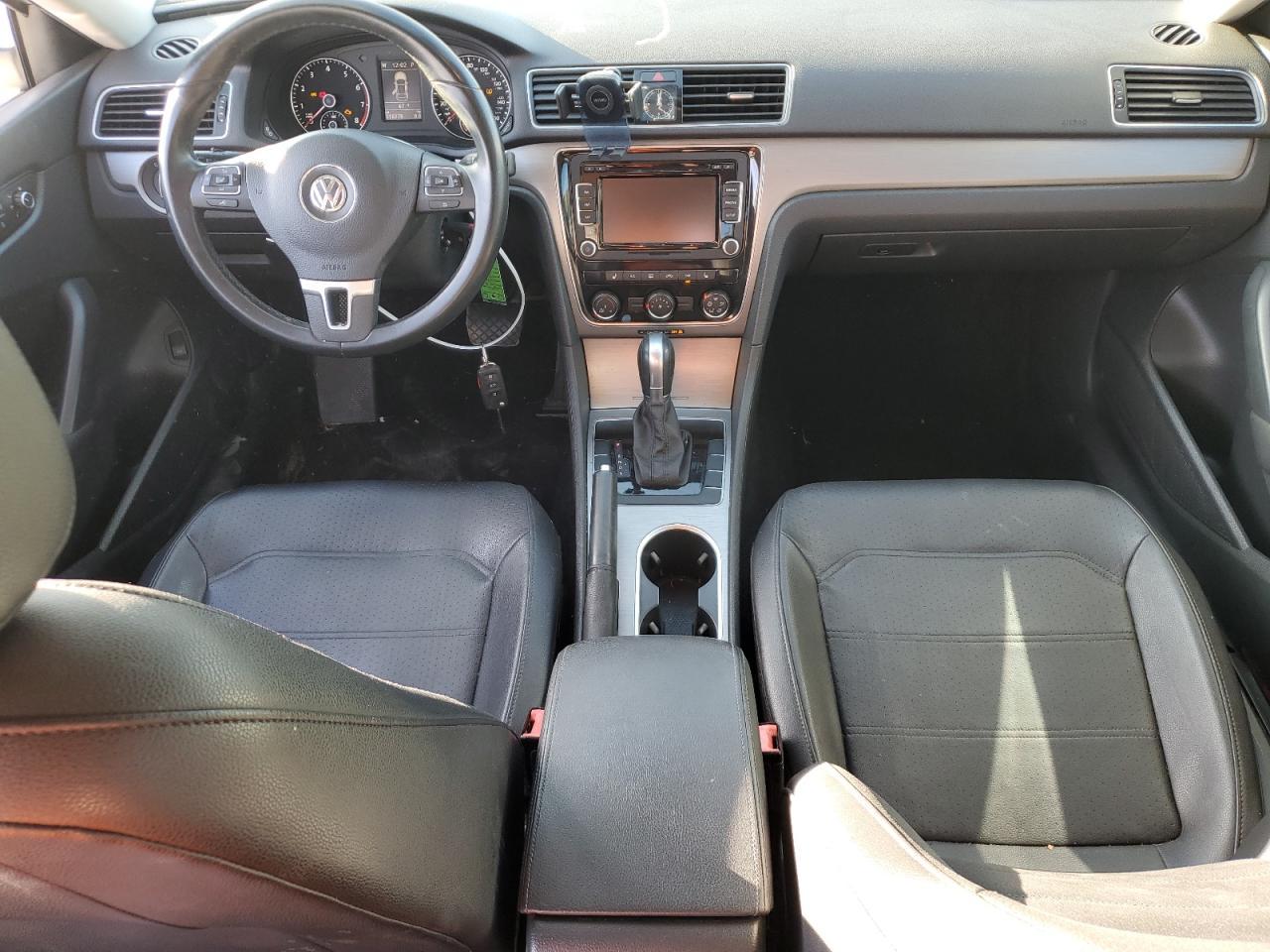 2015 VOLKSWAGEN Passat