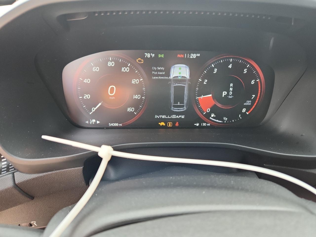 2021 VOLVO XC40