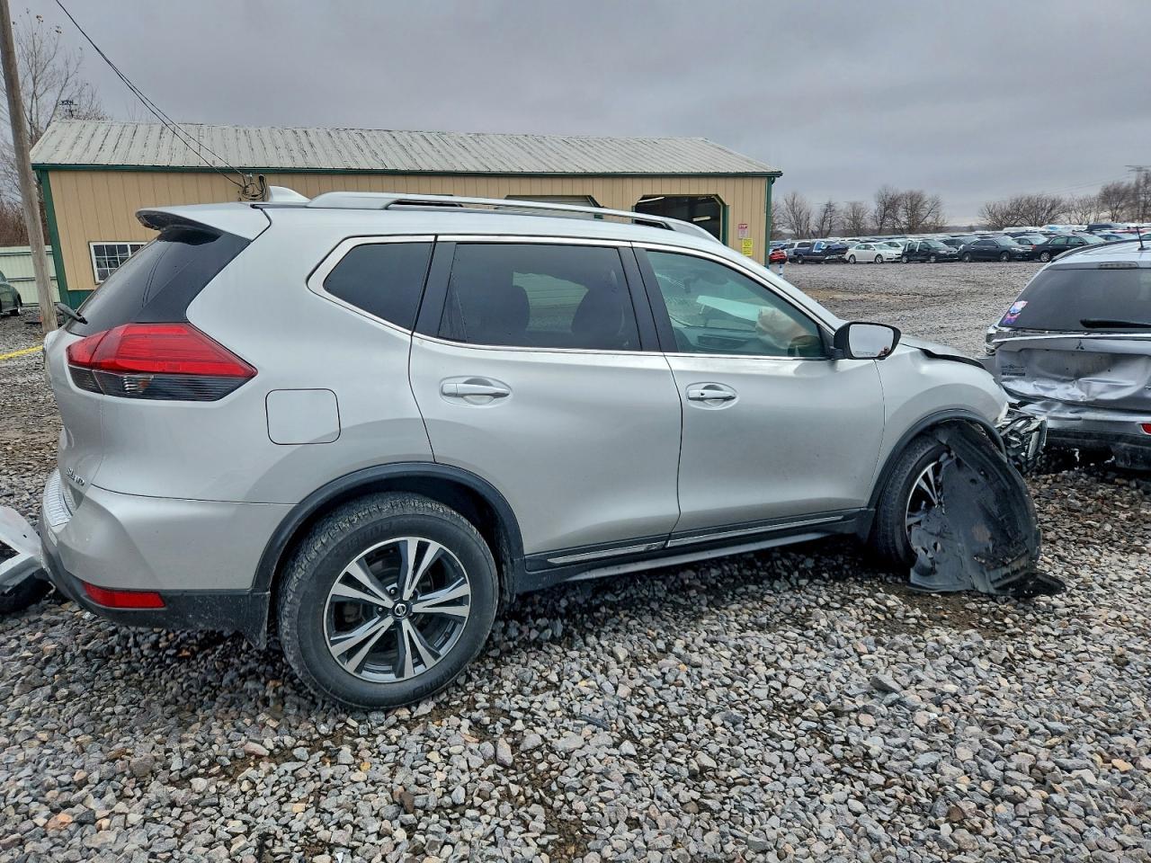 2017 NISSAN ROGUE