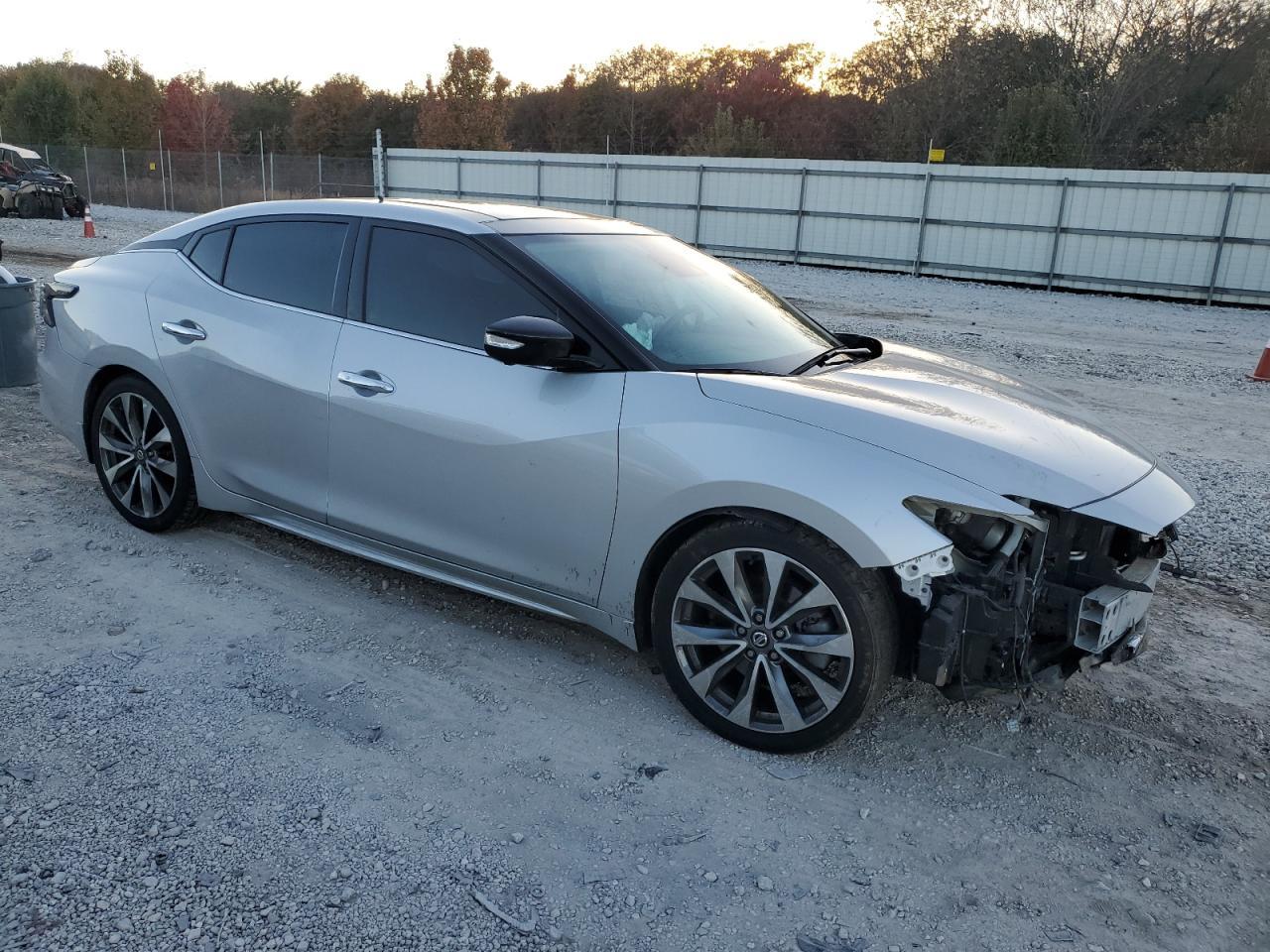 2019 NISSAN Maxima