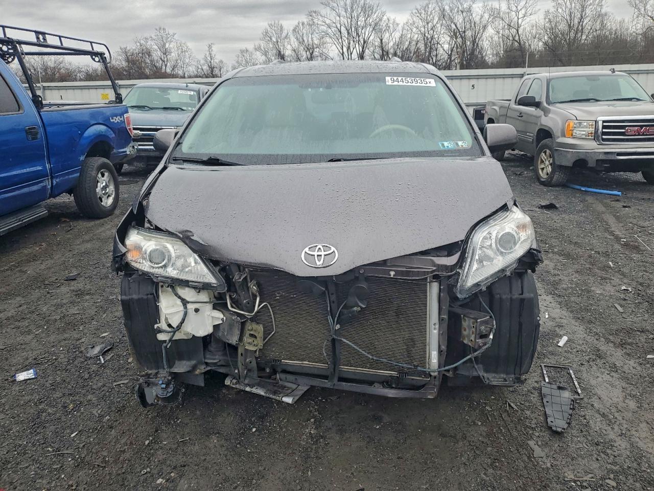 2014 TOYOTA SIENNA