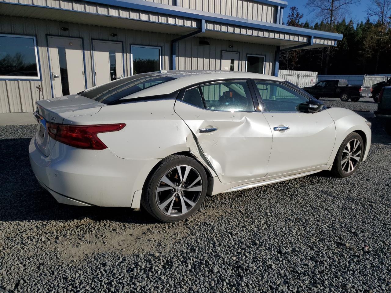 2017 NISSAN Maxima