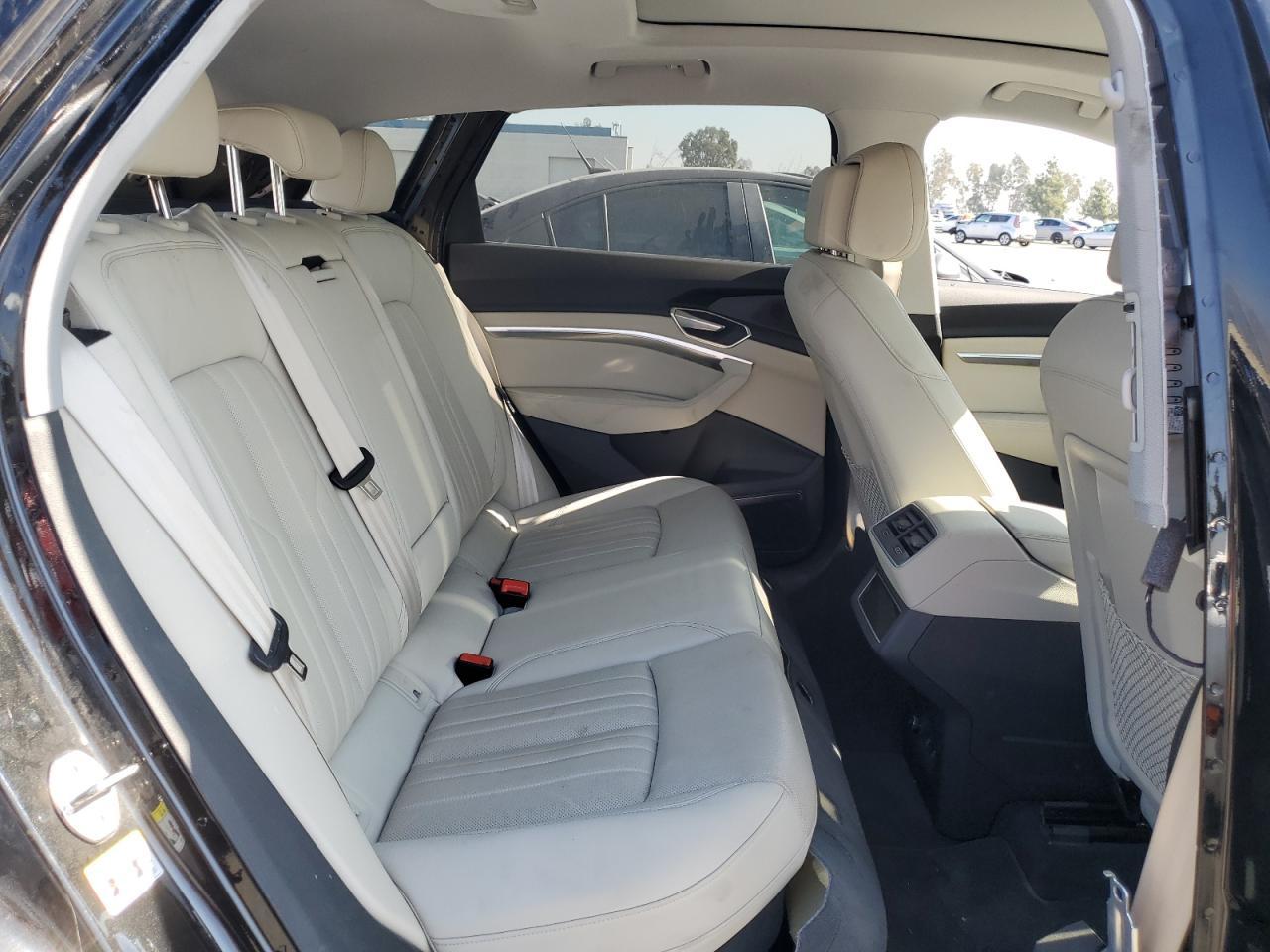 2024 AUDI Q8