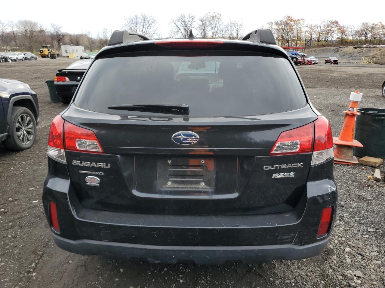 2014 SUBARU Outback