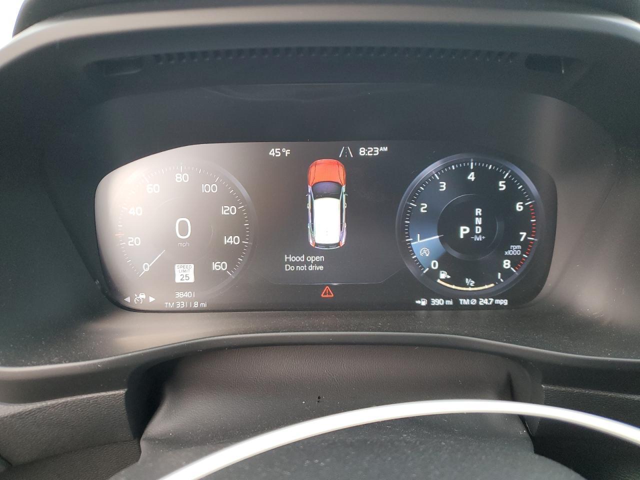 2021 VOLVO XC40