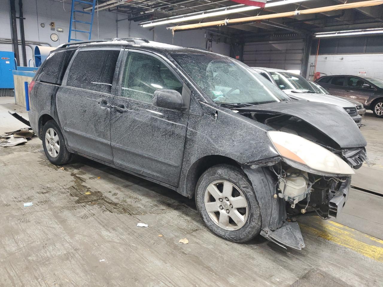 2009 TOYOTA SIENNA