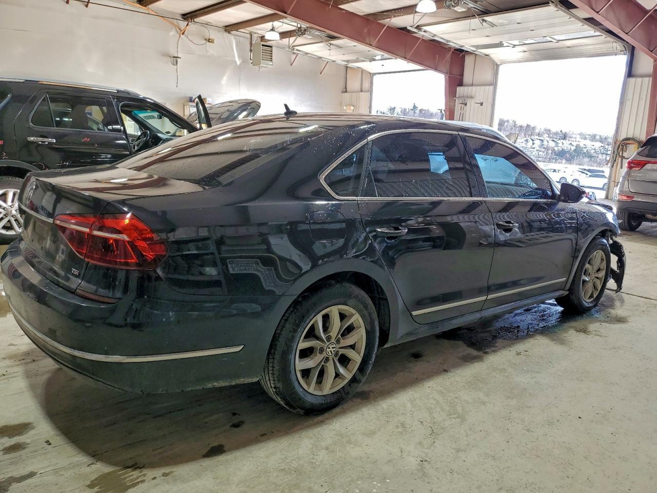 2017 VOLKSWAGEN Passat