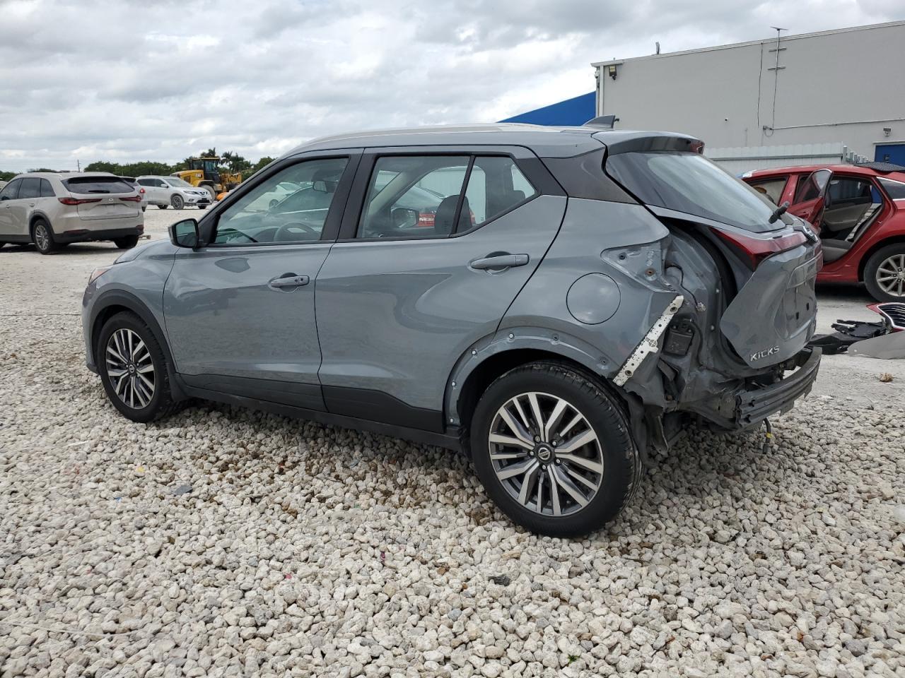 2021 NISSAN KICKS