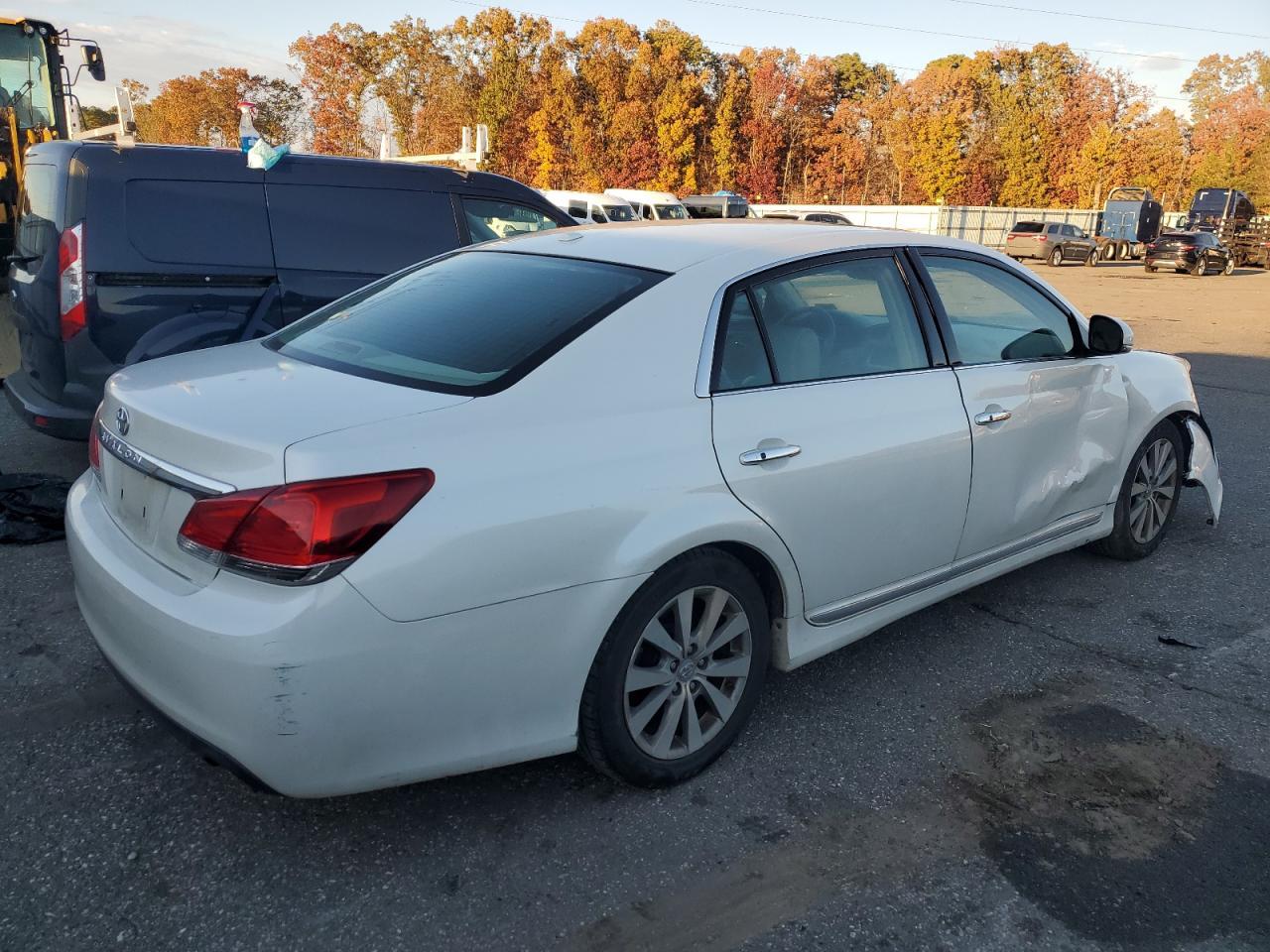 2011 TOYOTA Avalon