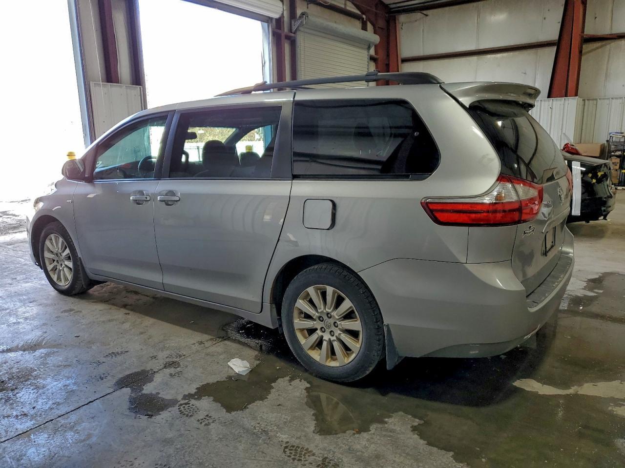 2016 TOYOTA SIENNA