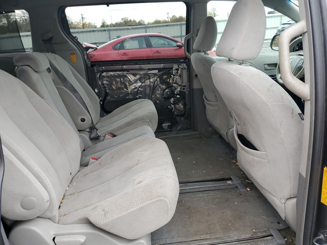 2014 TOYOTA SIENNA