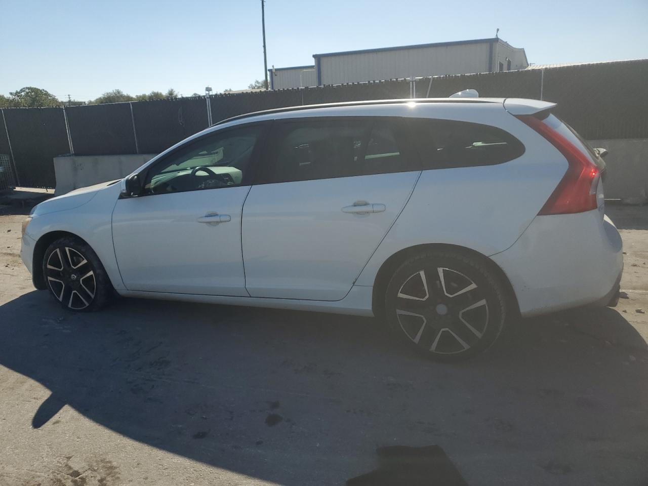 2018 VOLVO V60