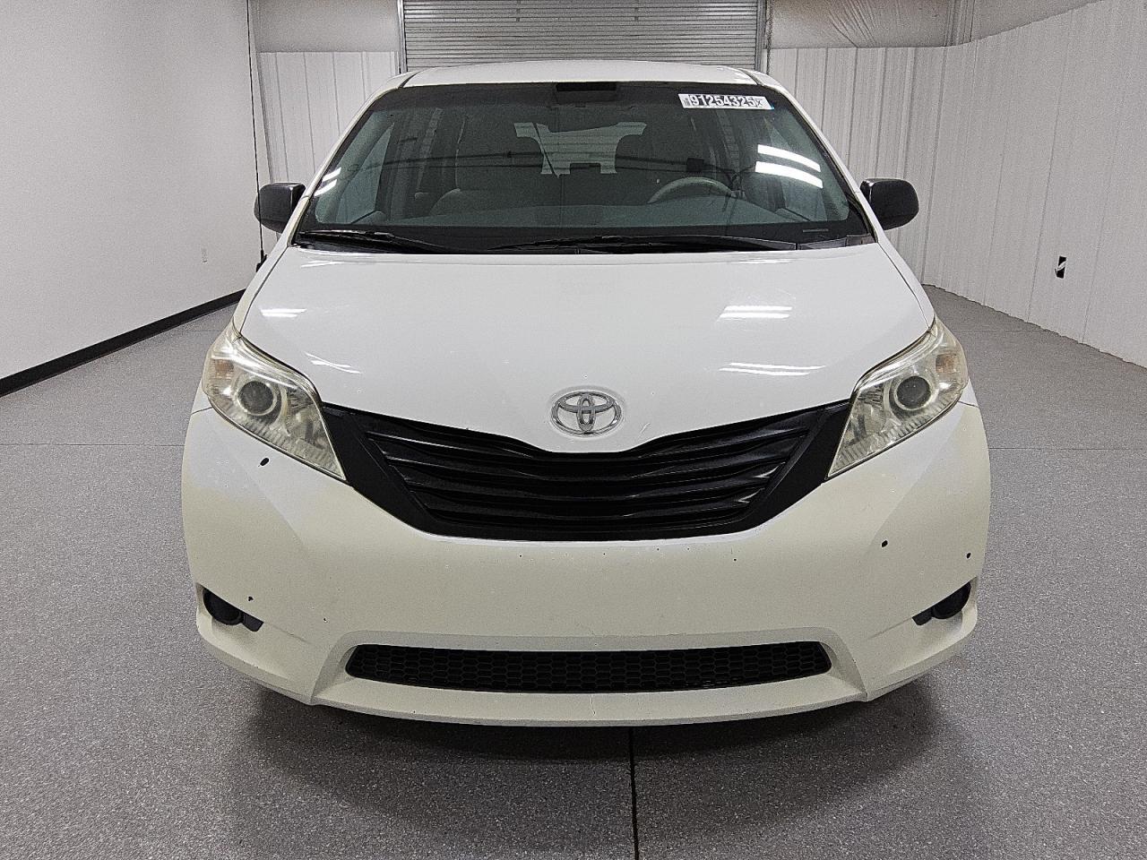2014 TOYOTA SIENNA