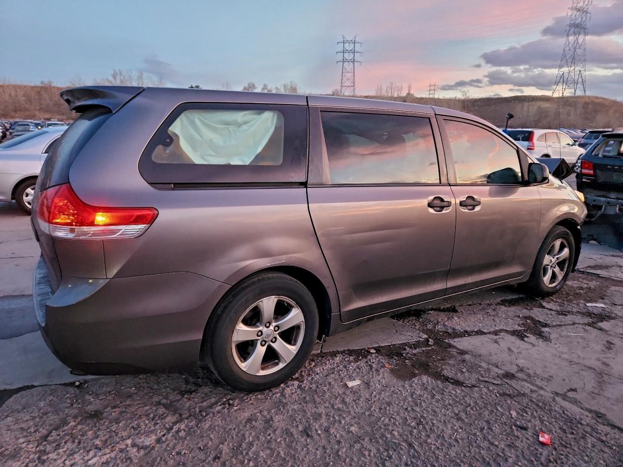 2013 TOYOTA SIENNA