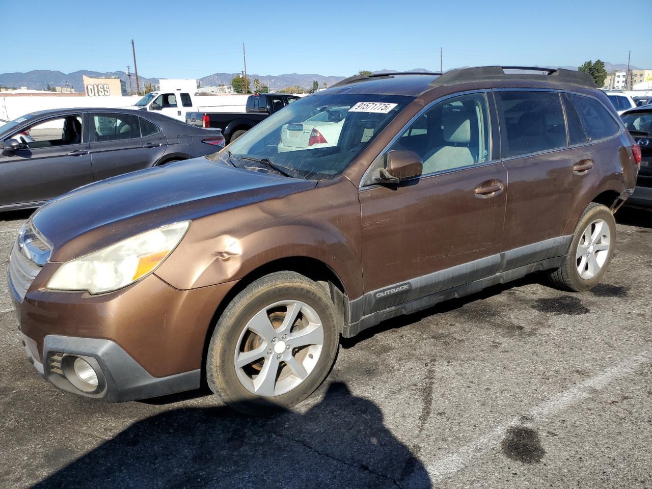 2013 SUBARU Outback