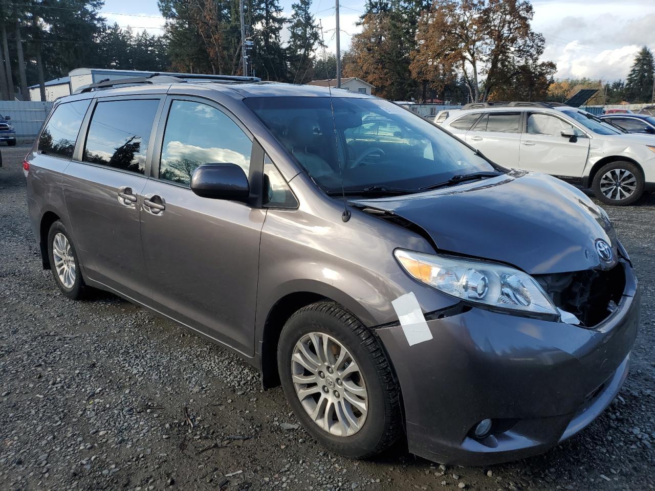 2012 TOYOTA SIENNA
