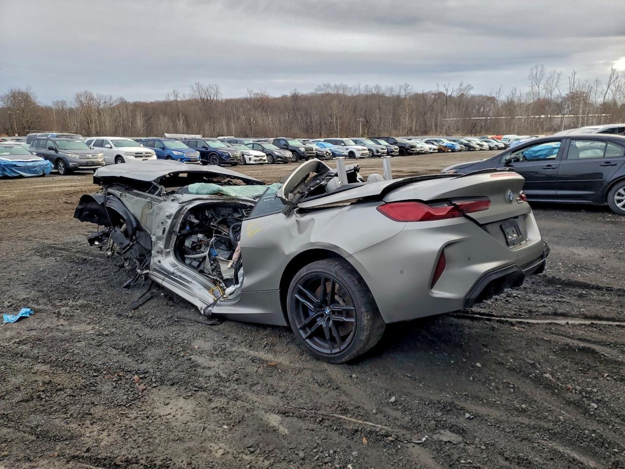 2022 BMW M8