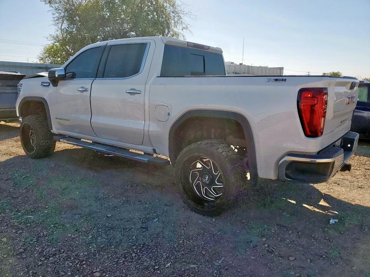 2024 GMC Sierra