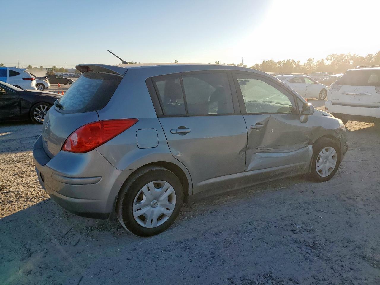 2011 NISSAN VERSA