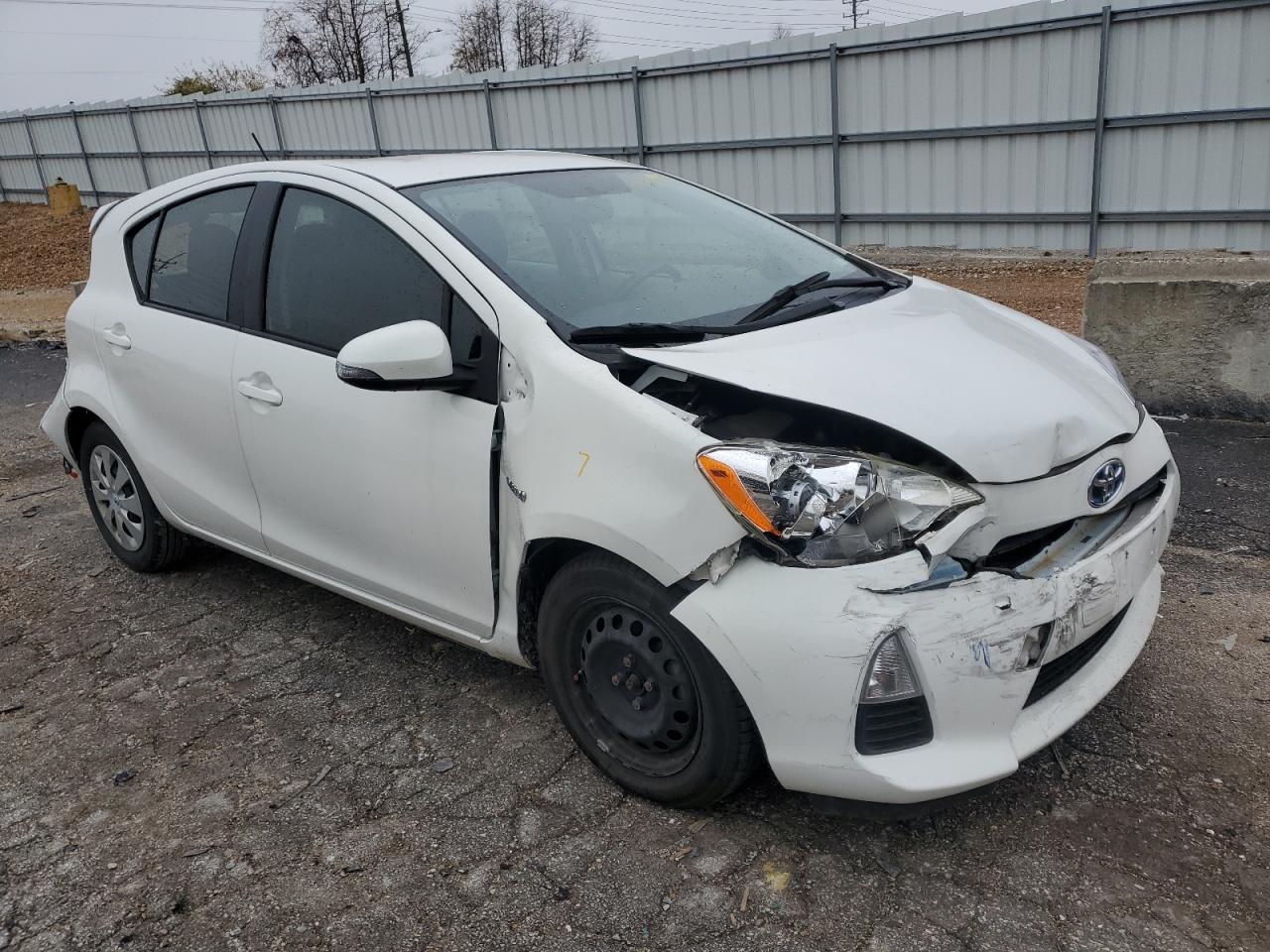2014 TOYOTA Prius c