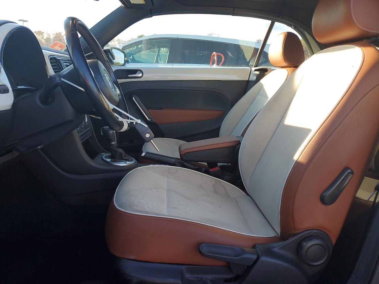 2017 VOLKSWAGEN Beetle