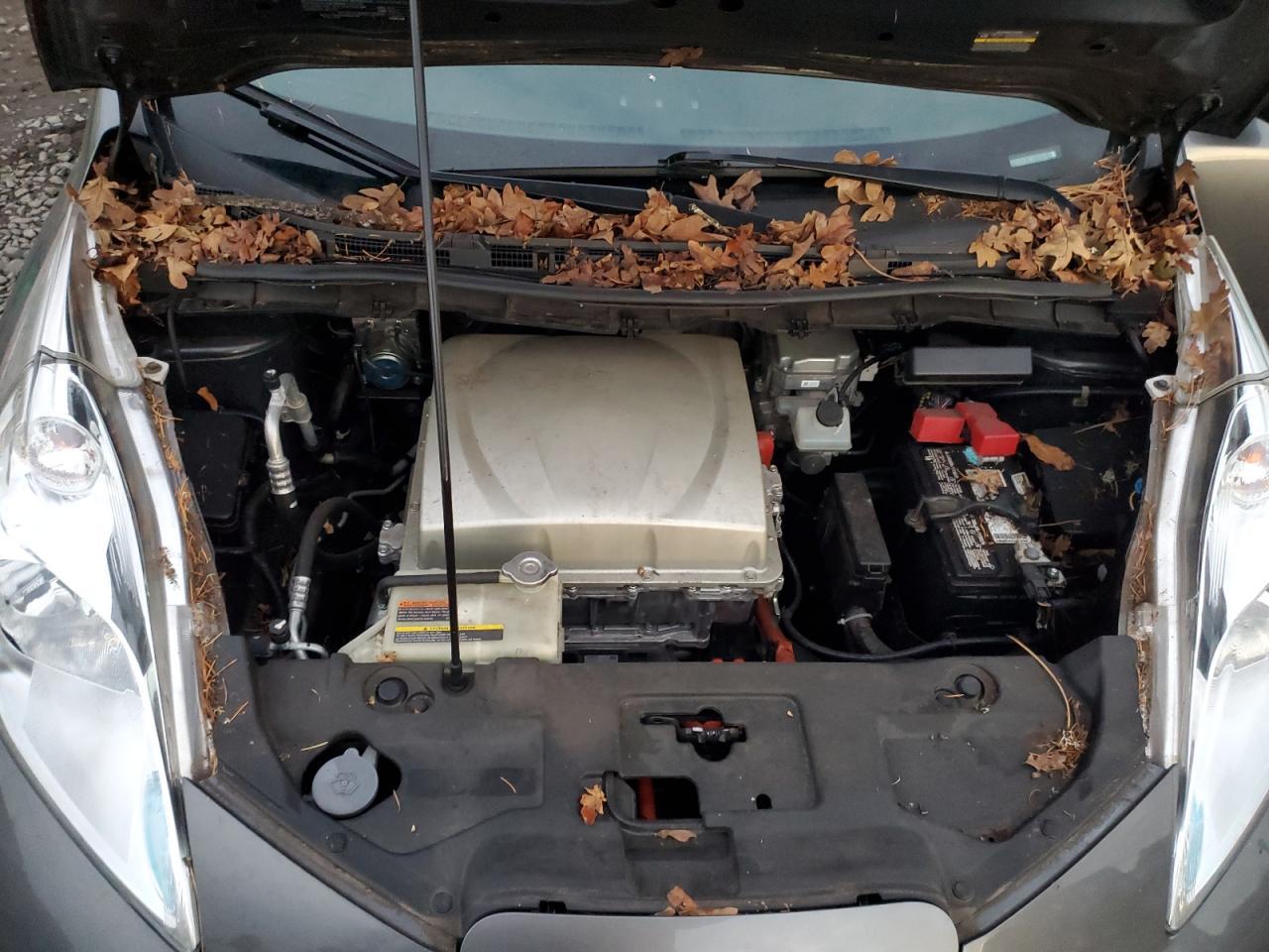 2016 NISSAN LEAF