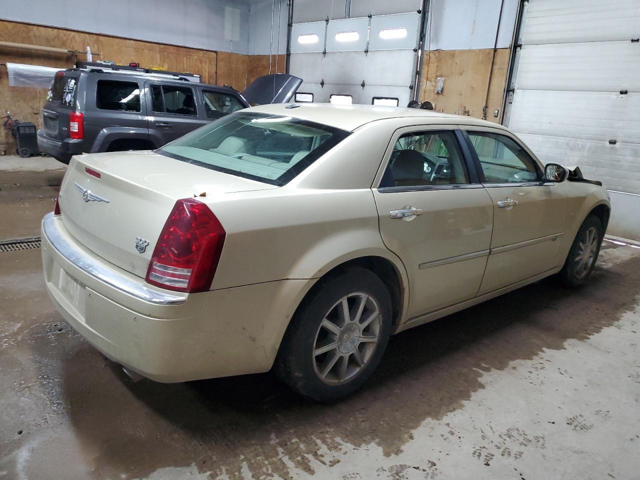 2010 CHRYSLER 300