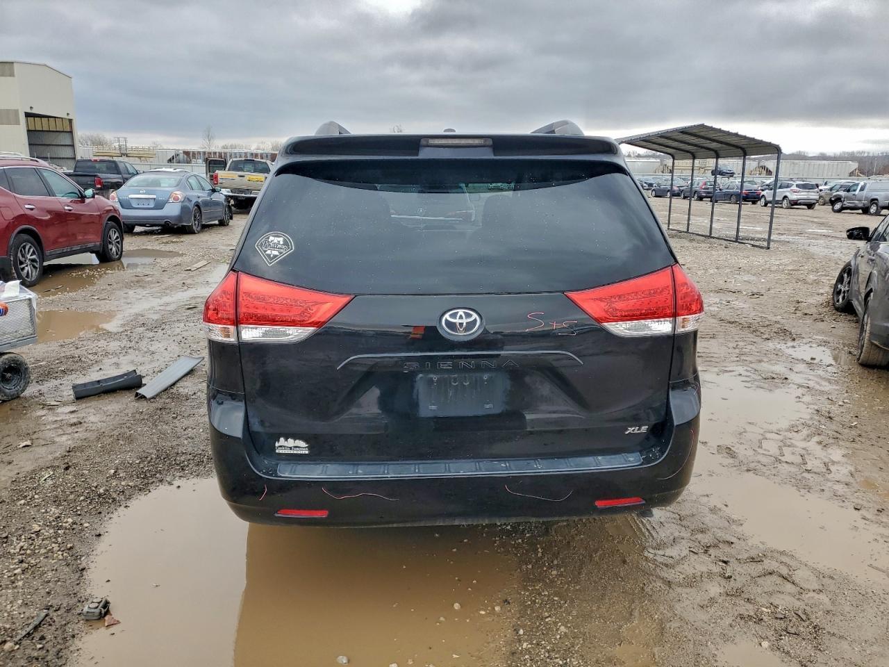 2012 TOYOTA SIENNA