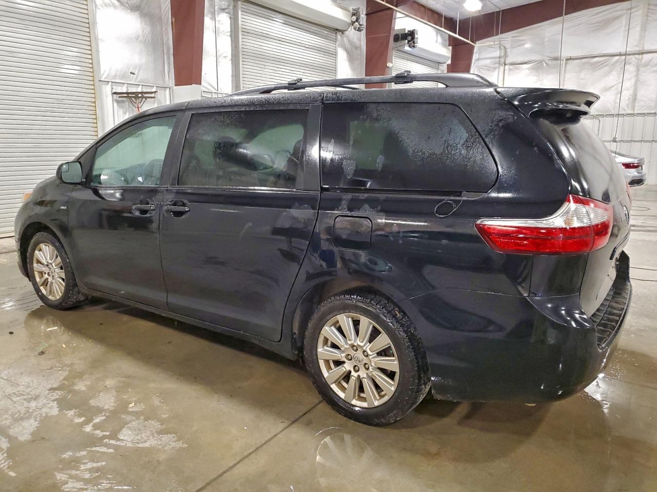 2017 TOYOTA SIENNA
