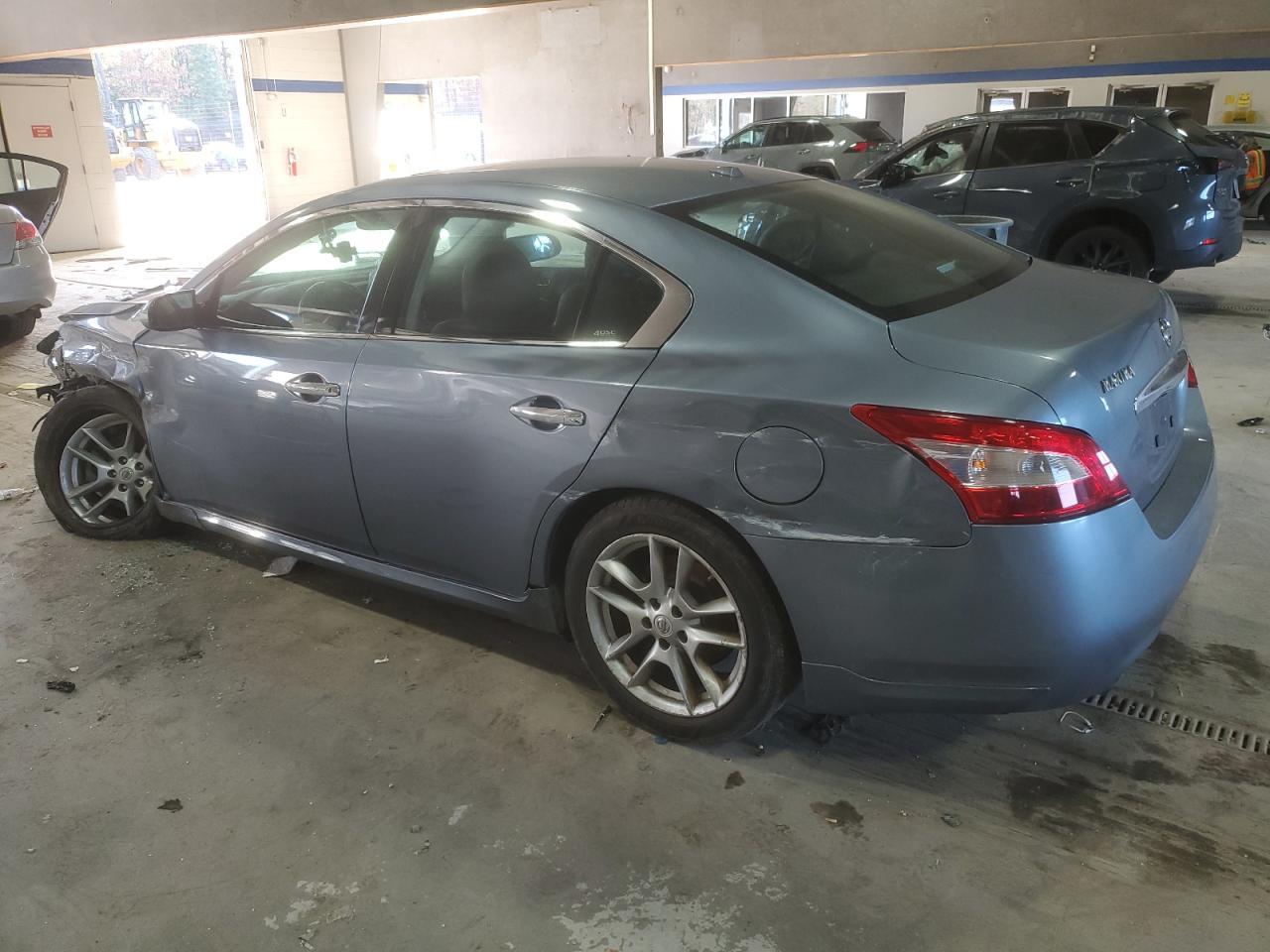 2010 NISSAN Maxima