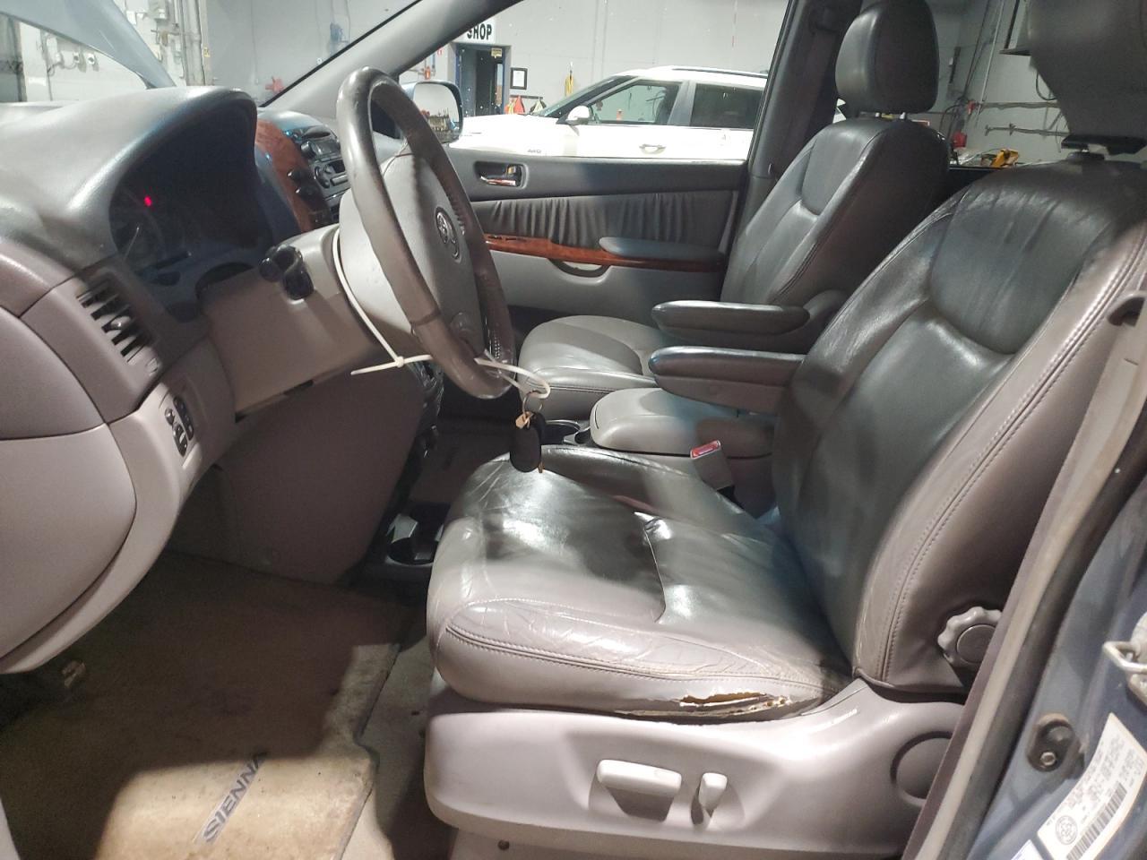 2004 TOYOTA SIENNA